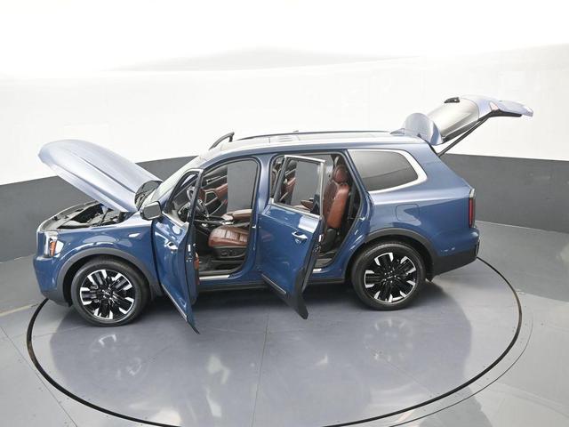 Photo of 2023 Midnight Black Kia Telluride