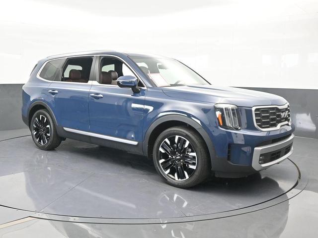 Photo of 2023 Midnight Black Kia Telluride
