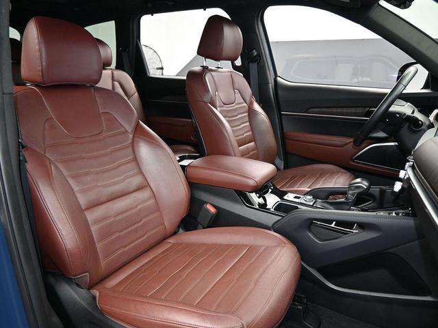 Photo of 2023 Midnight Black Kia Telluride
