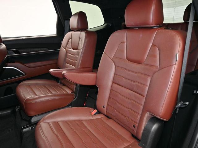 Photo of 2023 Midnight Black Kia Telluride
