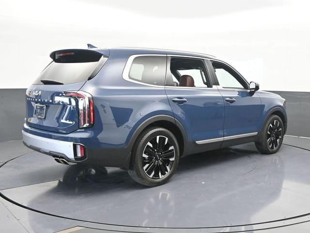 Photo of 2023 Midnight Black Kia Telluride
