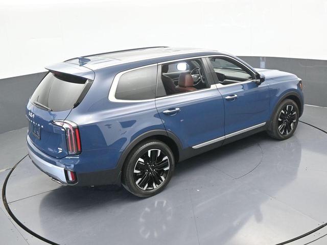 Photo of 2023 Midnight Black Kia Telluride