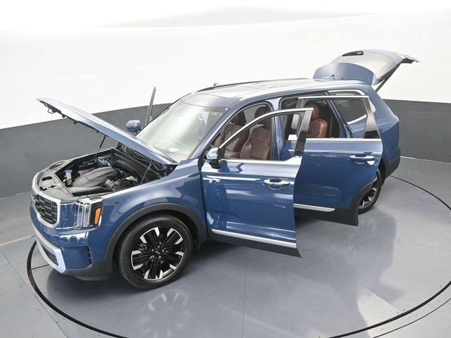 Photo of 2023 Midnight Black Kia Telluride