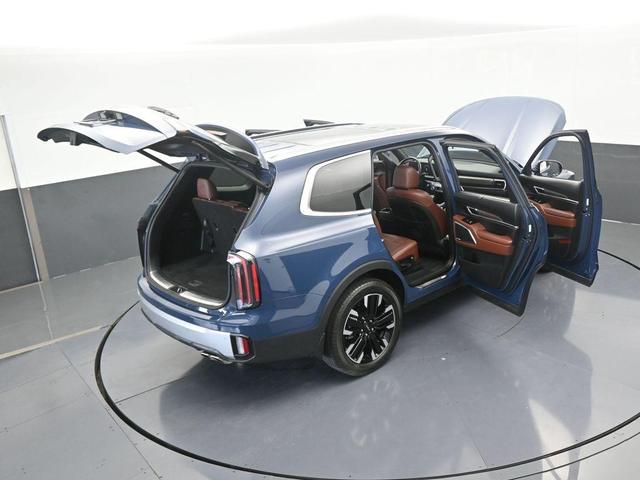 Photo of 2023 Midnight Black Kia Telluride