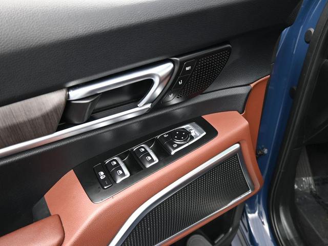 Photo of 2023 Midnight Black Kia Telluride
