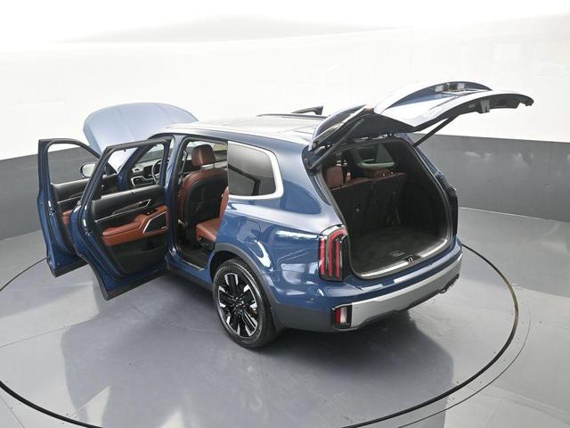Photo of 2023 Midnight Black Kia Telluride