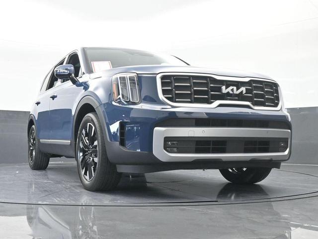Photo of 2023 Midnight Black Kia Telluride