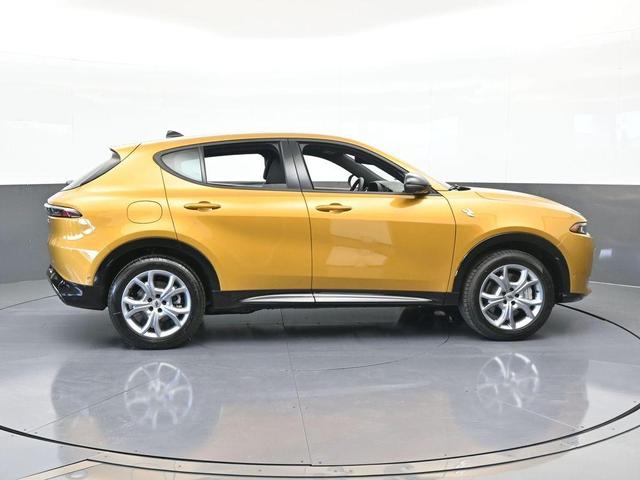 Photo of 2025 Gold Dodge Hornet
