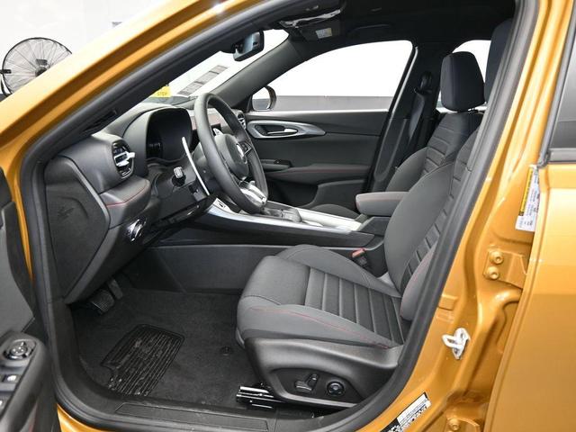 Photo of 2025 Gold Dodge Hornet