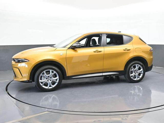 Photo of 2025 Gold Dodge Hornet