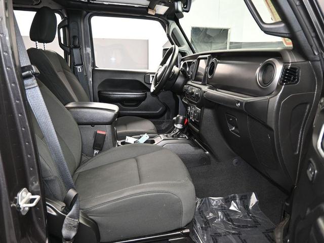 Photo of 2021 Granite Crystal Clearcoat Metallic Jeep Gladiator