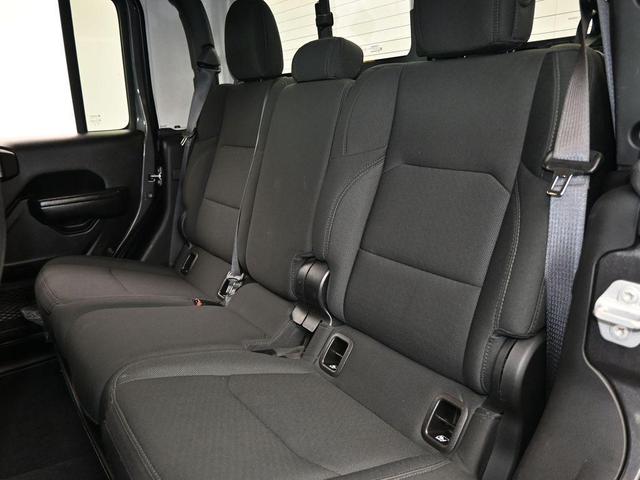 Photo of 2021 Granite Crystal Clearcoat Metallic Jeep Gladiator