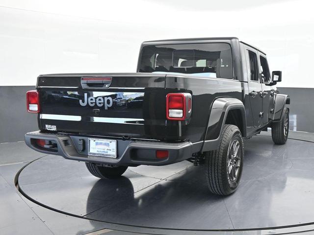 Photo of 2025 Black Clearcoat Jeep Gladiator