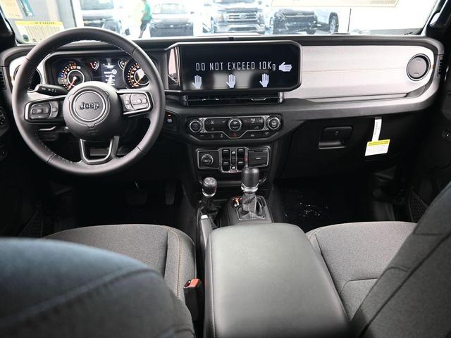 Photo of 2025 Black Clearcoat Jeep Gladiator