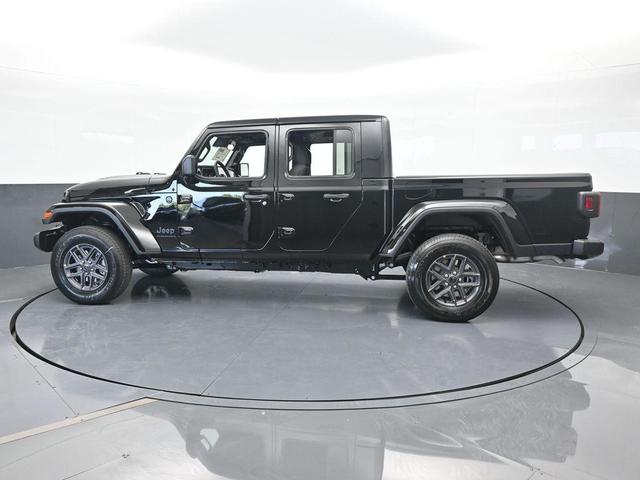 Photo of 2025 Black Clearcoat Jeep Gladiator