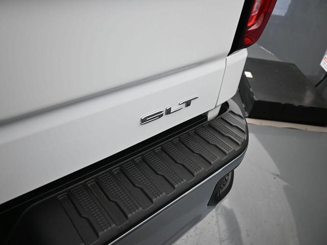 Photo of 2024 Summit White GMC Sierra 1500