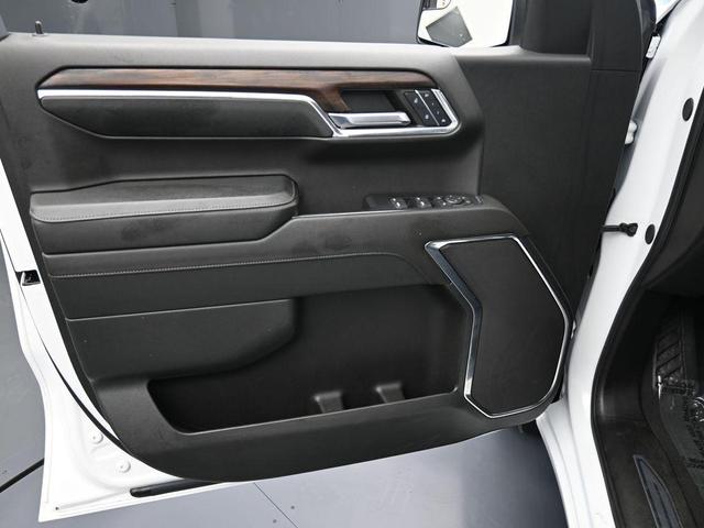 Photo of 2024 Summit White GMC Sierra 1500