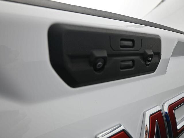 Photo of 2024 Summit White GMC Sierra 1500