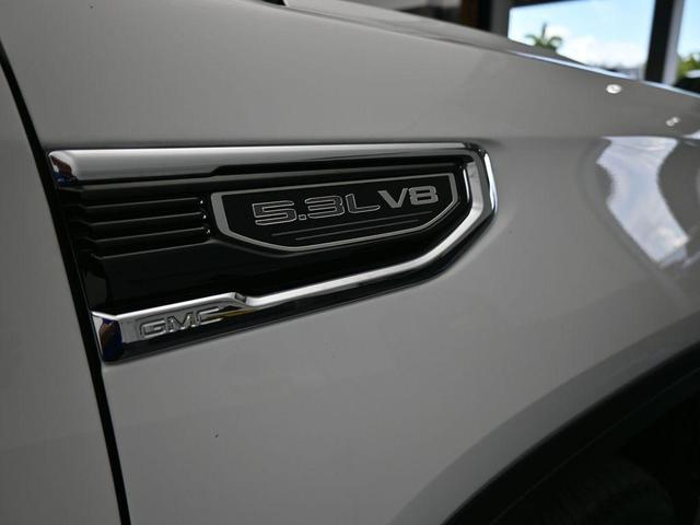Photo of 2024 Summit White GMC Sierra 1500