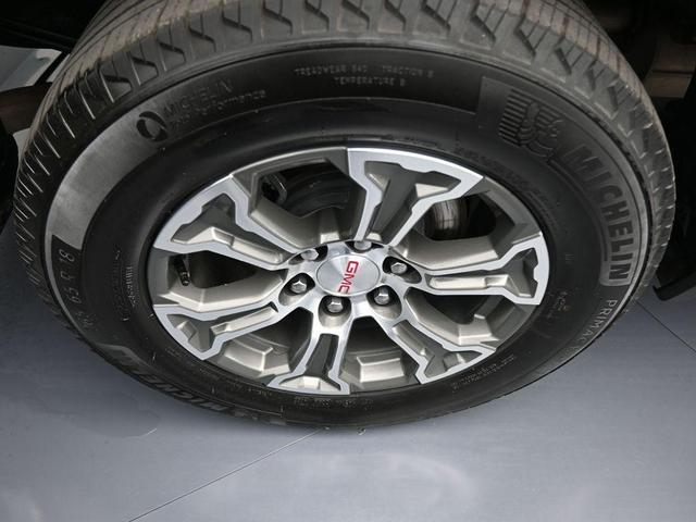 Photo of 2024 Summit White GMC Sierra 1500