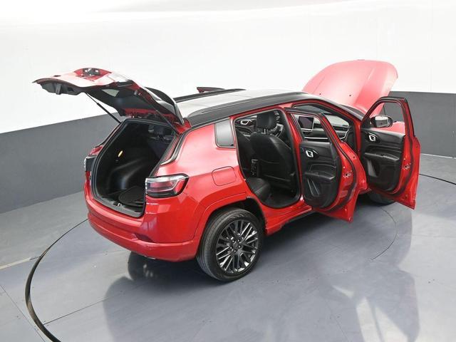 Photo of 2023 Redline Pearlcoat Jeep Compass