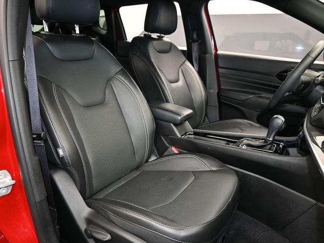 Photo of 2023 Redline Pearlcoat Jeep Compass