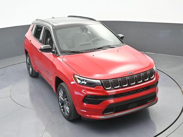 Photo of 2023 Redline Pearlcoat Jeep Compass
