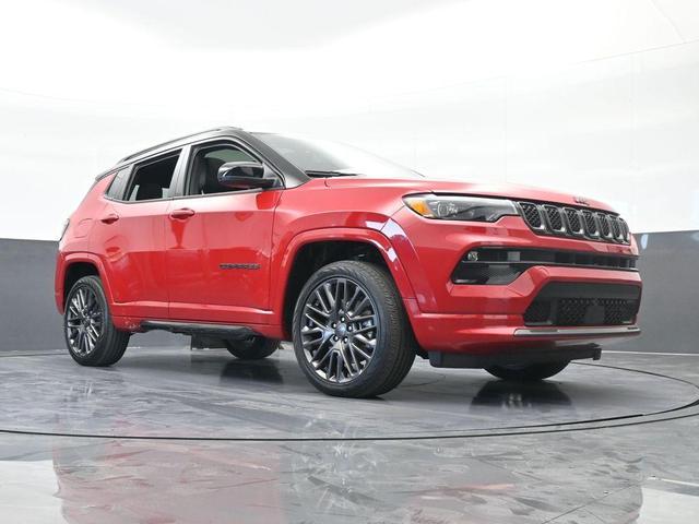 Photo of 2023 Redline Pearlcoat Jeep Compass