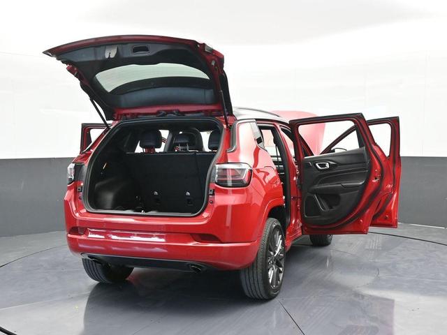 Photo of 2023 Redline Pearlcoat Jeep Compass