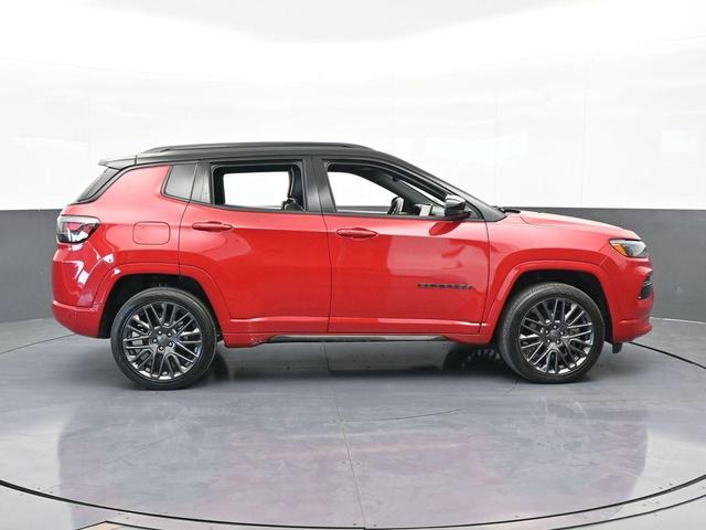 Photo of 2023 Redline Pearlcoat Jeep Compass