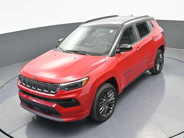 Photo of 2023 Redline Pearlcoat Jeep Compass