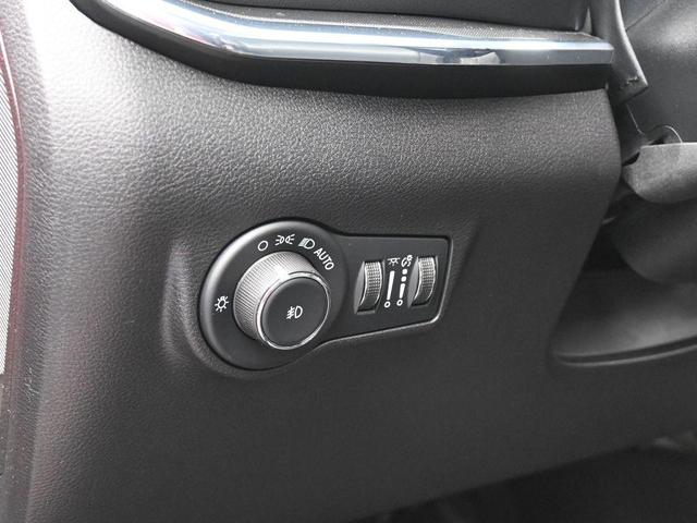 Photo of 2023 Redline Pearlcoat Jeep Compass