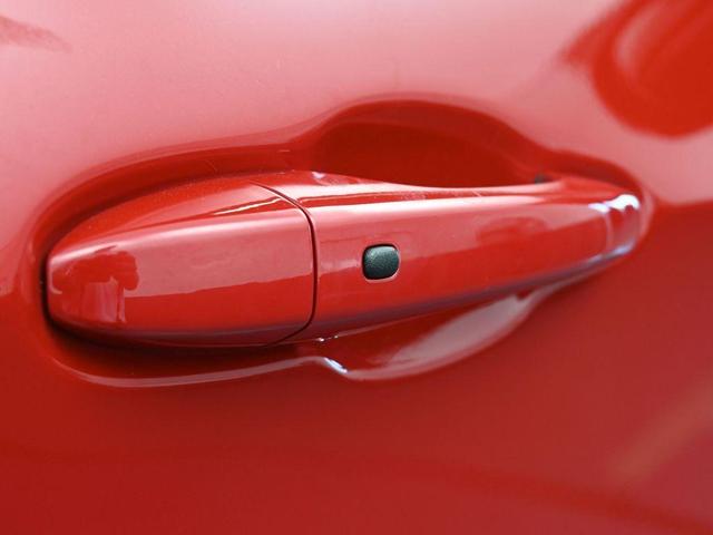 Photo of 2023 Redline Pearlcoat Jeep Compass