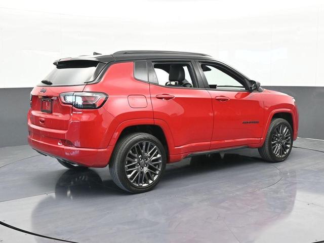 Photo of 2023 Redline Pearlcoat Jeep Compass