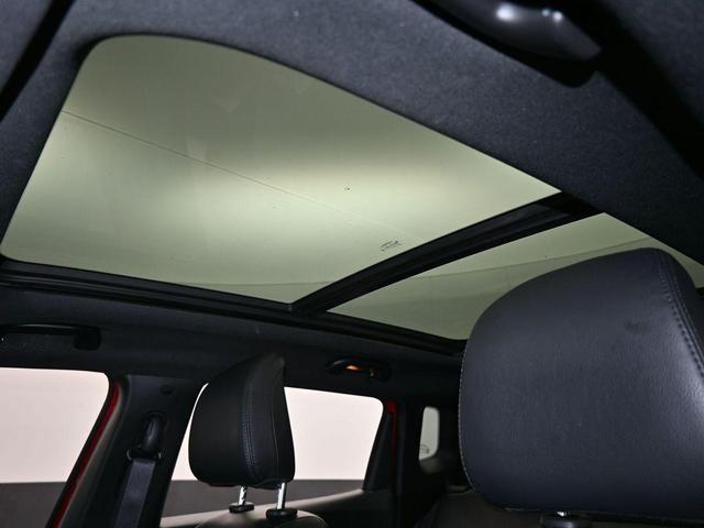 Photo of 2023 Redline Pearlcoat Jeep Compass