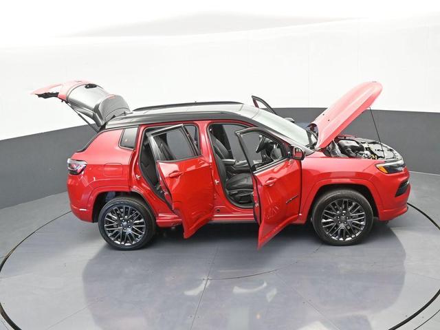 Photo of 2023 Redline Pearlcoat Jeep Compass