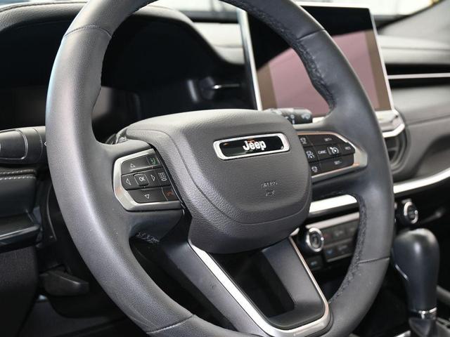 Photo of 2023 Redline Pearlcoat Jeep Compass