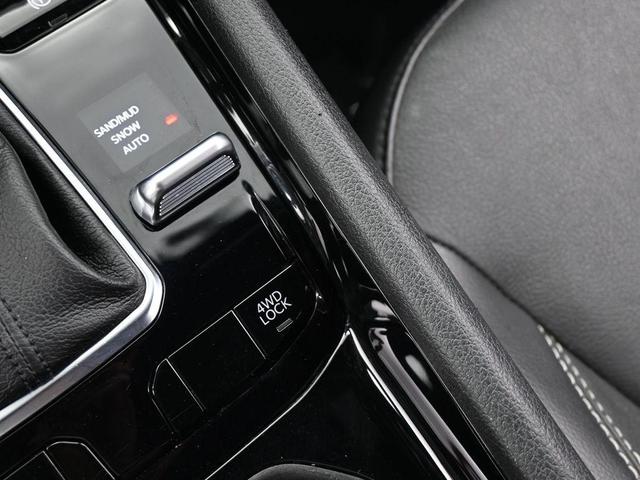 Photo of 2023 Redline Pearlcoat Jeep Compass