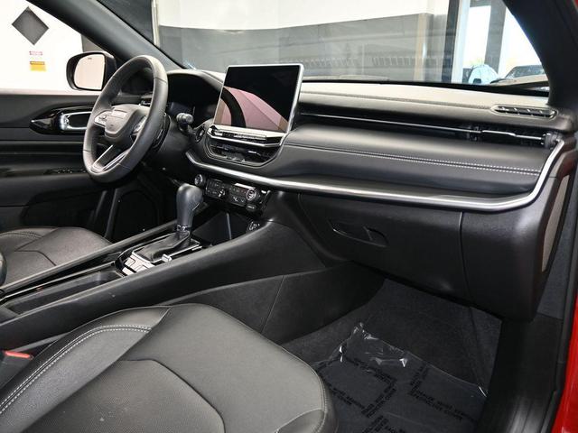 Photo of 2023 Redline Pearlcoat Jeep Compass