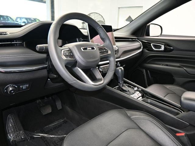 Photo of 2023 Redline Pearlcoat Jeep Compass