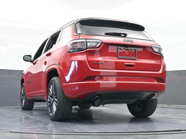 Photo of 2023 Redline Pearlcoat Jeep Compass