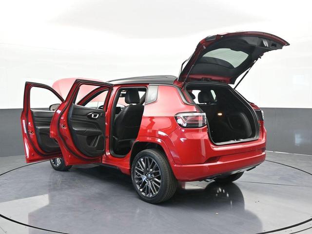 Photo of 2023 Redline Pearlcoat Jeep Compass