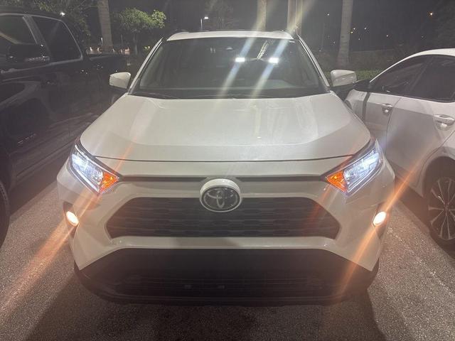 Photo of 2021 White Toyota RAV4