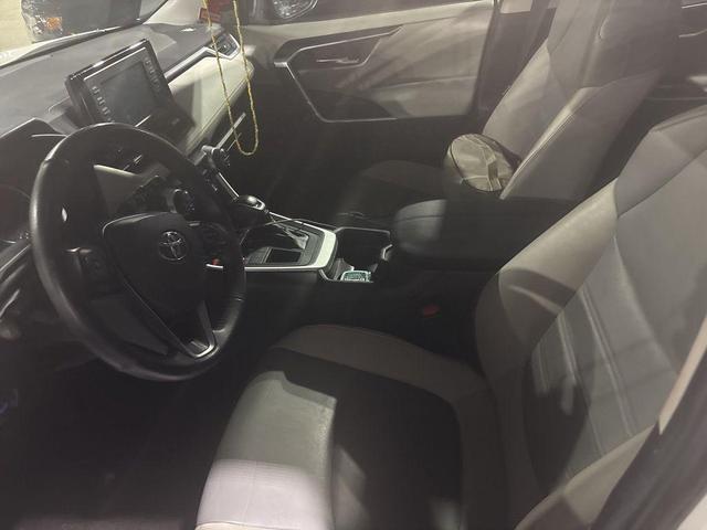 Photo of 2021 White Toyota RAV4