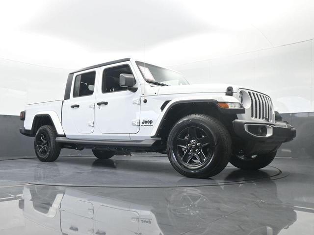 Photo of 2021 Bright White Clearcoat Jeep Gladiator