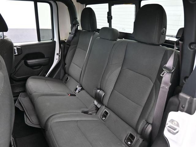 Photo of 2021 Bright White Clearcoat Jeep Gladiator