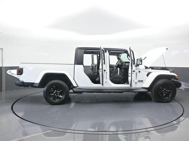 Photo of 2021 Bright White Clearcoat Jeep Gladiator