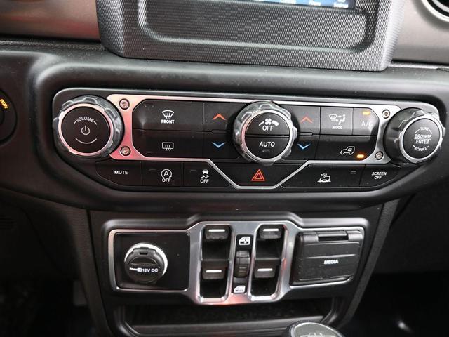 Photo of 2021 Bright White Clearcoat Jeep Gladiator