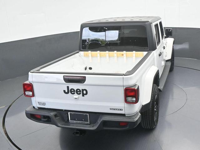 Photo of 2021 Bright White Clearcoat Jeep Gladiator