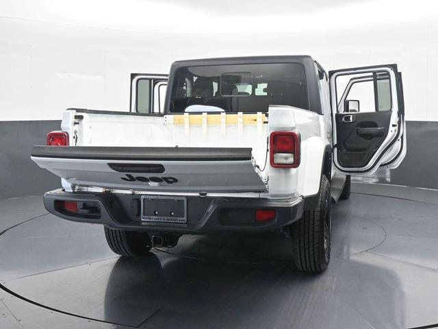 Photo of 2021 Bright White Clearcoat Jeep Gladiator